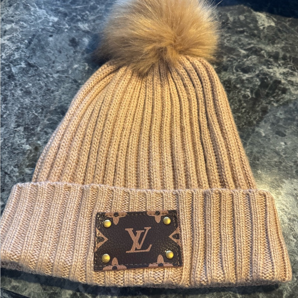 Women’s Beanies Lot - Picture 3 of 4